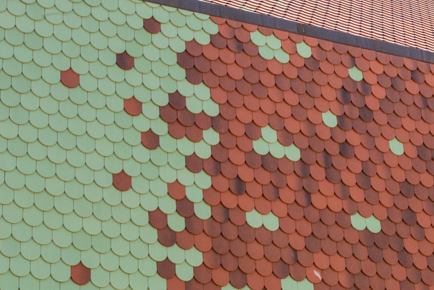 Extension de la mairie de Bernwiller avec les tuiles Plates 18x38 Ecaille Nuancé et vertes