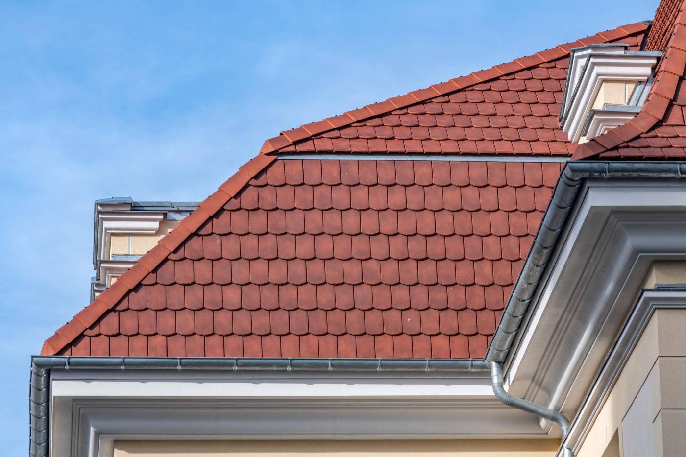 Plessis Capitales - Le Plessis-Robinson avec les tuiles Vauban 2 Droite Rouge, Brun et Ardoisé