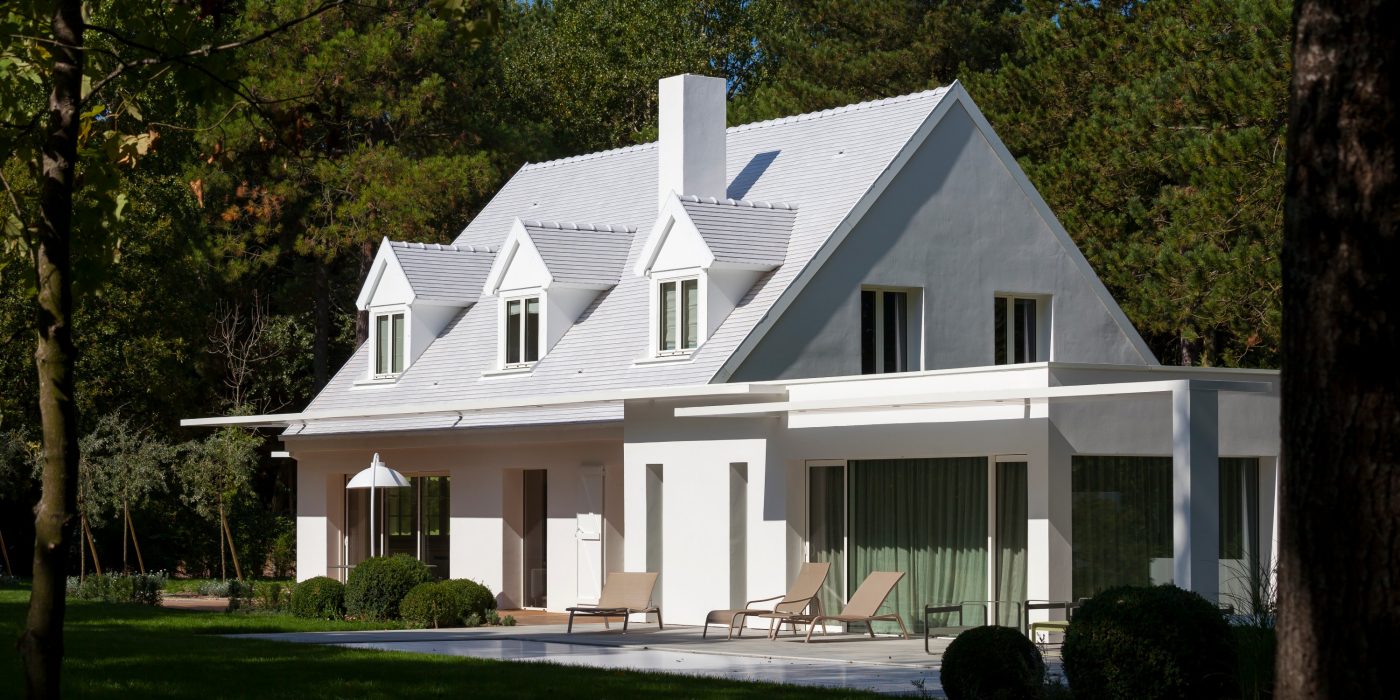 Château de Montfort (63) rénové par l'entreprise Geneste-Nailler avec les tuiles Aléonard Saint-Vincent Rectangulaire Rouge ardent