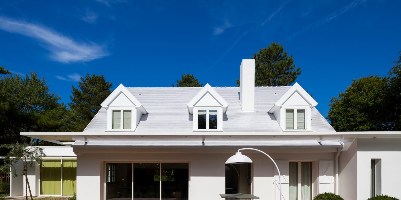 Château de Montfort (63) rénové par l'entreprise Geneste-Nailler avec les tuiles Aléonard Saint-Vincent Rectangulaire Rouge ardent