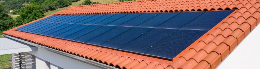Toiture maison individuelle avec panneau solaire Terreal