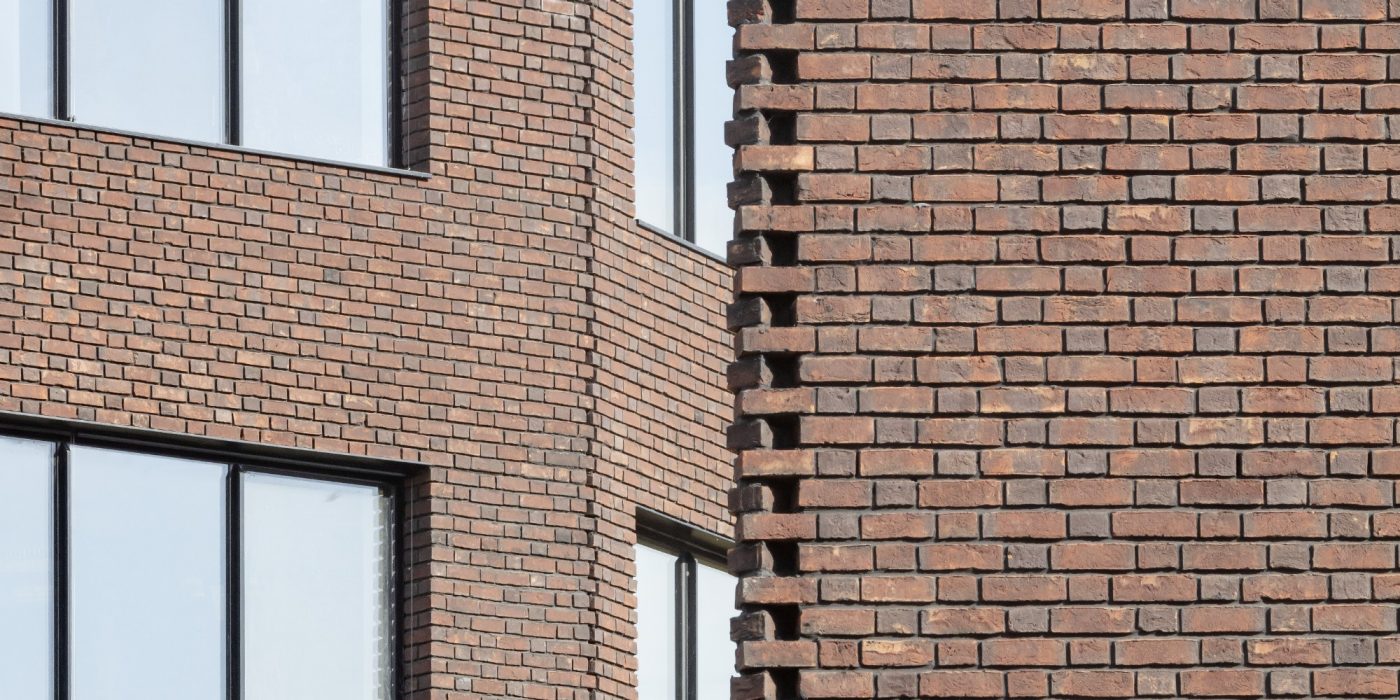 Eco-campus Grand Paris à Vitry-sur-Seine avec la brique Terca Agora lie-de-vin au format Eco-brick