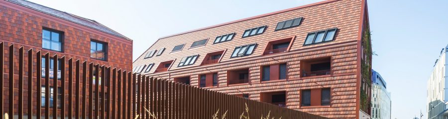 Résidence Génius à Besançon construite avec des tuiles Koramic Actua rouge, nuagé et grésé bourgogne