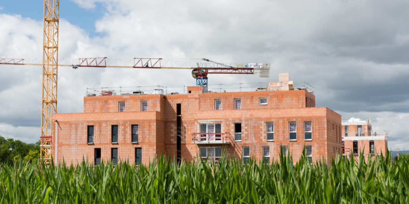 Logement Collectif Rue Binet à Paris avec les tuiles Koramic Actua Gris titane et Blanc titane