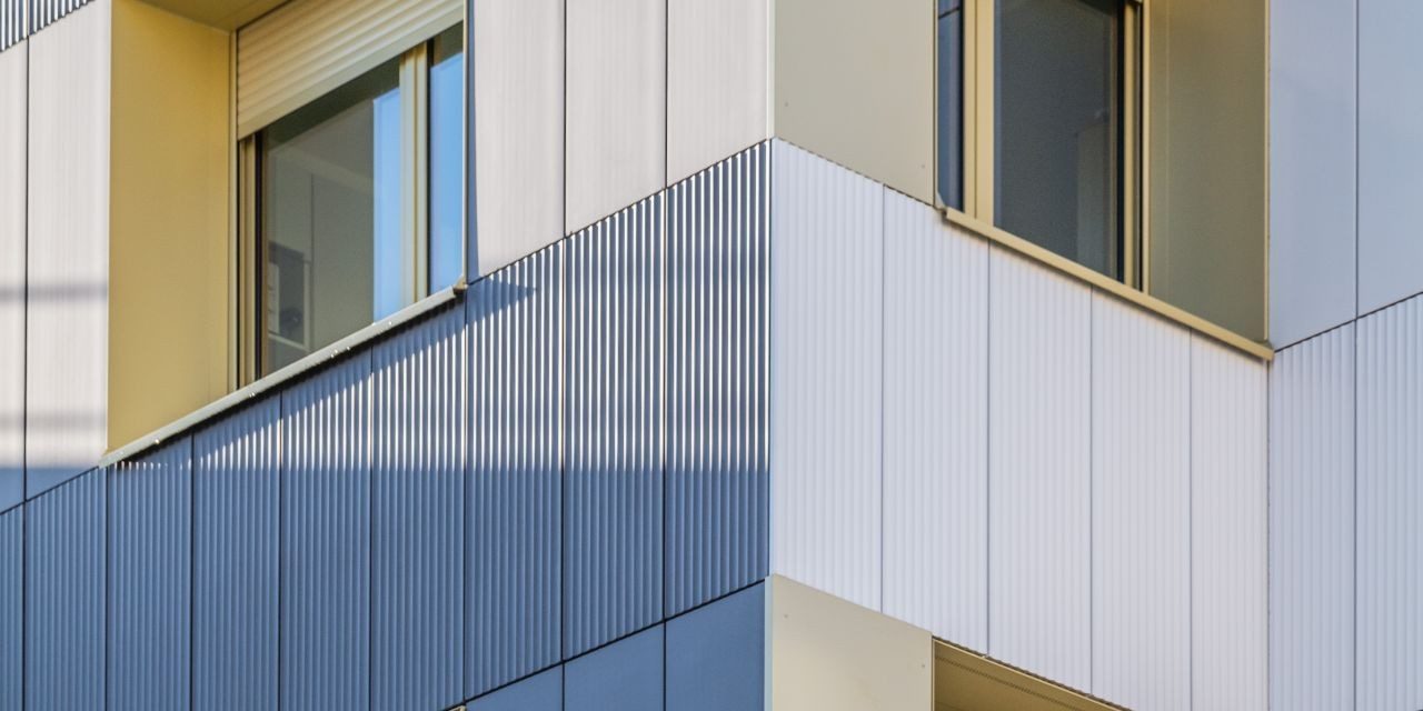 Résidence Les Troenes pour jeunes travailleurs à Clichy réalisé avec Piterak Slim Custom gris ardoise, blanc brillant et blanc mat