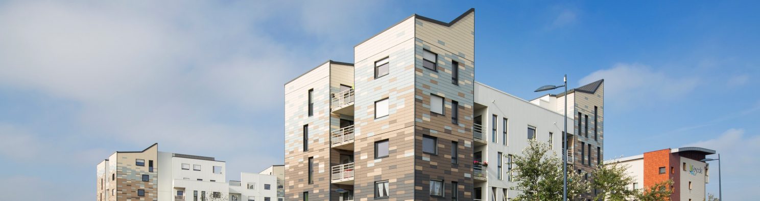 Collective dwelling with 50 housings. 3682 m² SP 5.15 M€ HT. Siding's implementation of 2400 m2. Ilot C9, ZAC du Grand Large - Neptune 59140 DUNKERQUE. Panels Argeton Argelite 200/640 Gris Volcan, Gris minéral, Gris clair, Bleu glacier, Blanc perle.