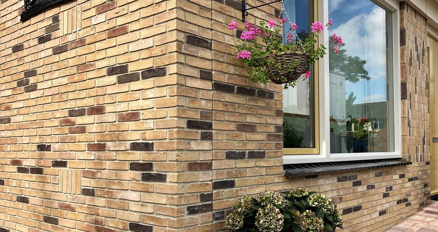 Centre d'accueil avec les briques de parement Agora Gris agate