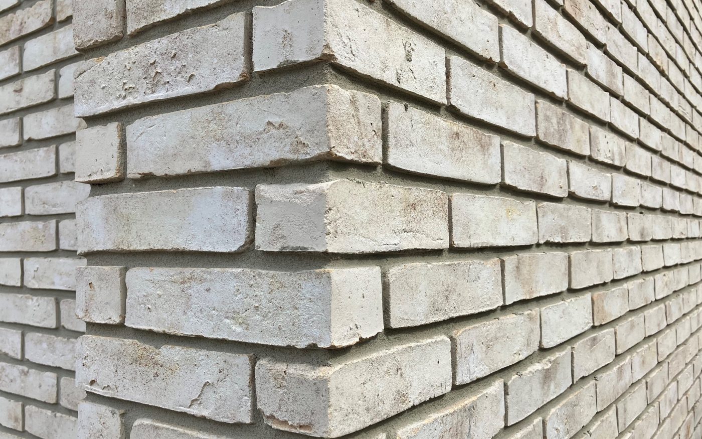 Espace périscolaire Jean Rasser (68) avec la brique Agora gris titane et gris argenté