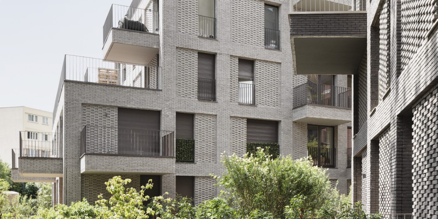 Logements collectifs rue Danton à Pantin avec les briques Terca Agora Gris titane, Gris argent et Blauw-rood genuanceerd
