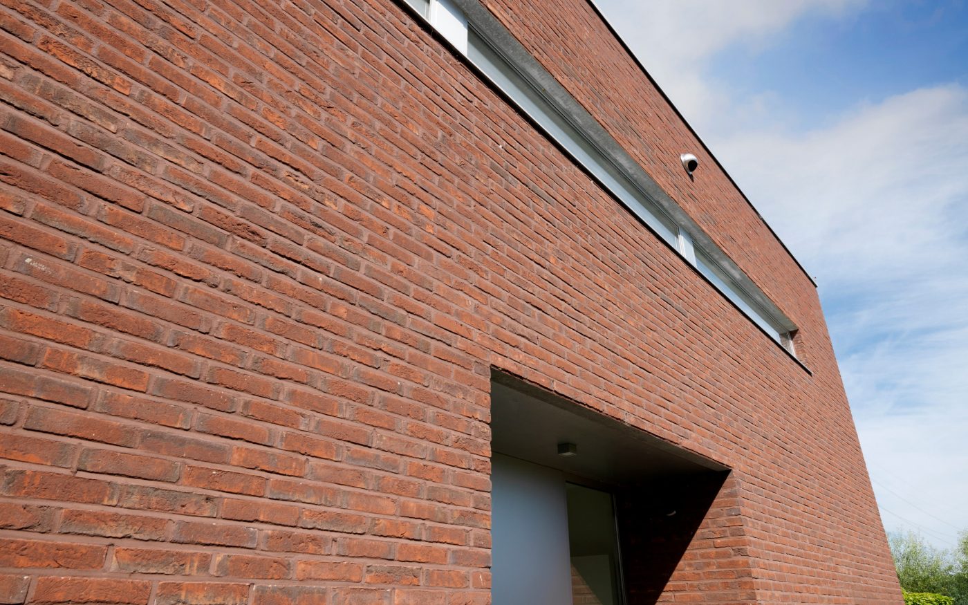 Maison individuelle à Saint-Amands en Belgique avec la brique Agora Lie-de-vin