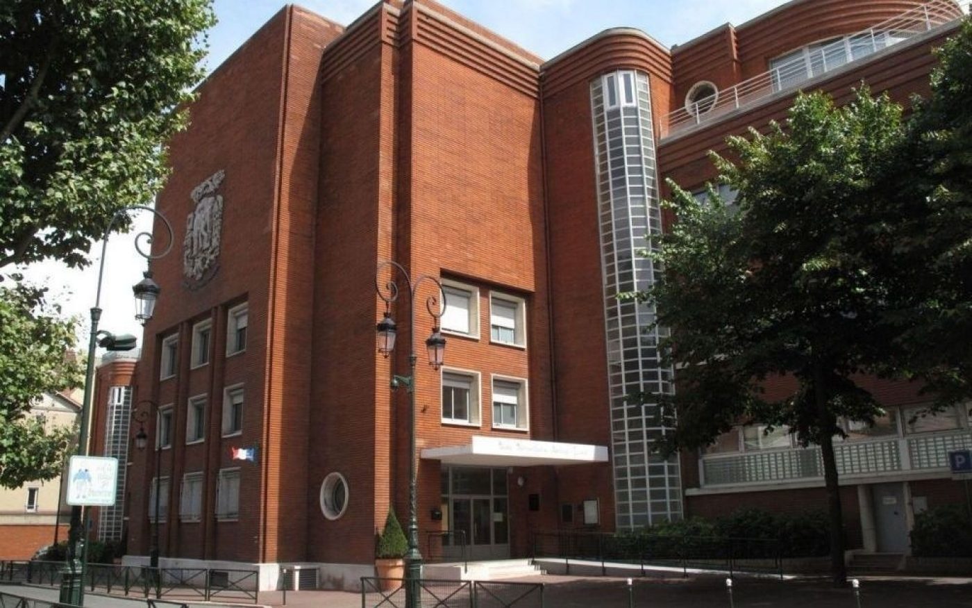 Rehabilitation du Groupe Scolaire Marius Jacotot à Puteaux avec la brique Moulée Main Pleine des Flandres / Vieille Ferme