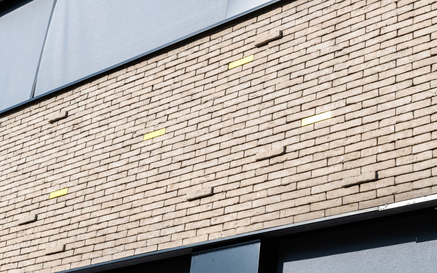 Centre administratif à Corbeil Essonnes avec la brique Forum Prata et la brique Crystal Jaune Emaillée