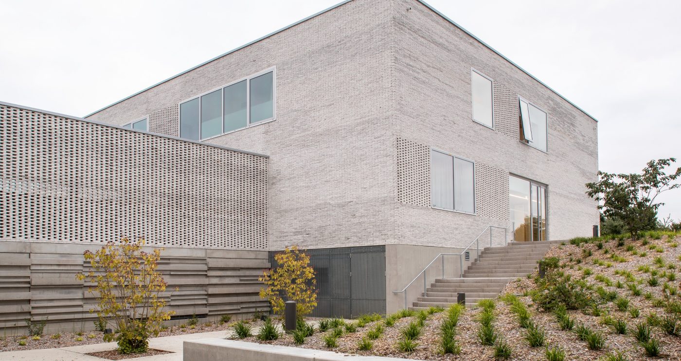 Façade du Lyc&ée Théodore Monod à Le Rheu avec la brique de parement Terca Imperium Albius