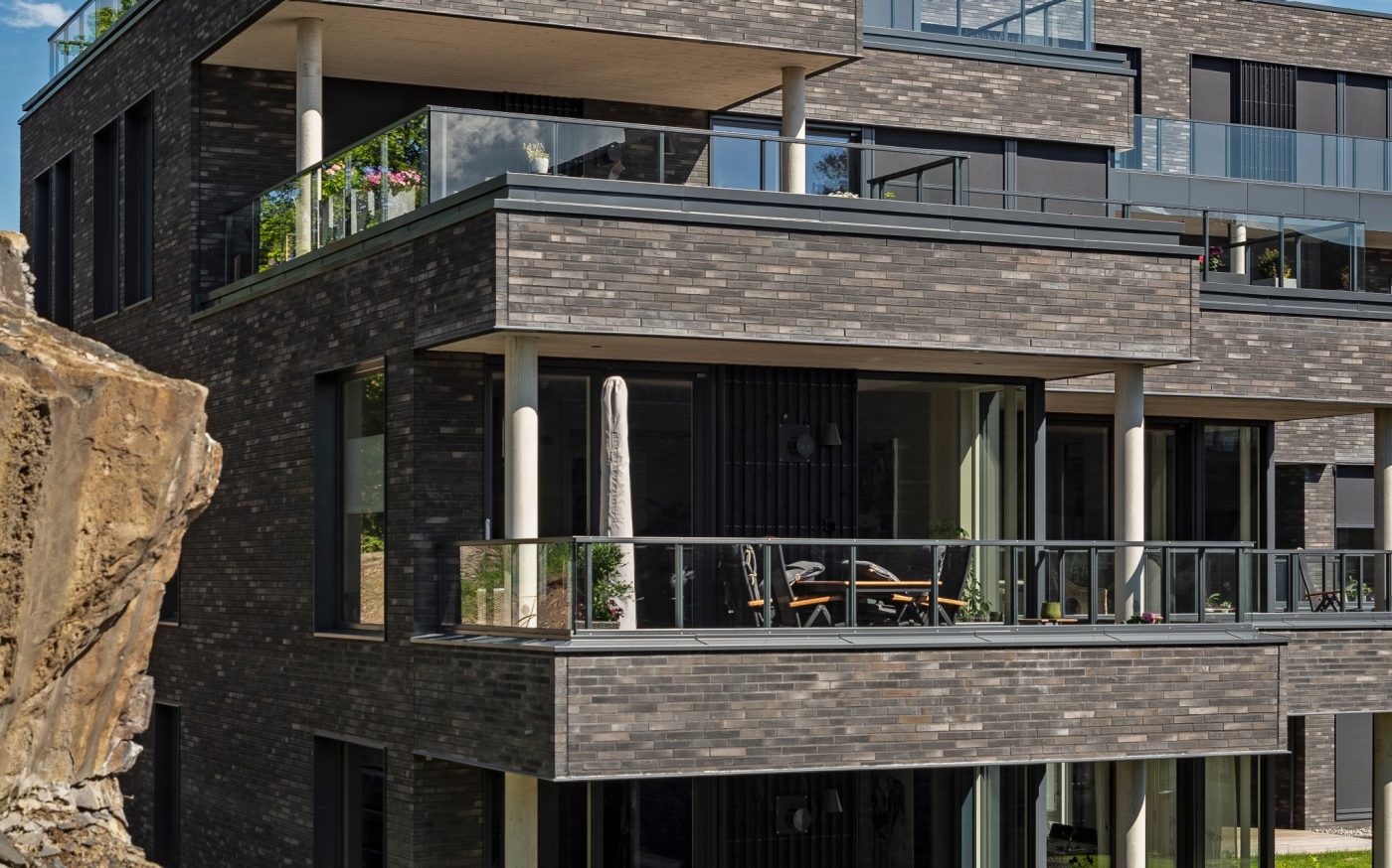 Logement collectif Veritas Have  à Asker Norvège avec la brique de parement Terca Linnaeus Noir Graphite