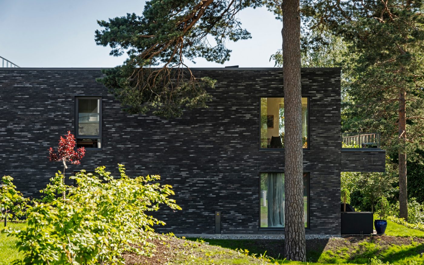 Logement collectif Veritas Have  à Asker Norvège avec la brique de parement Terca Linnaeus Noir Graphite
