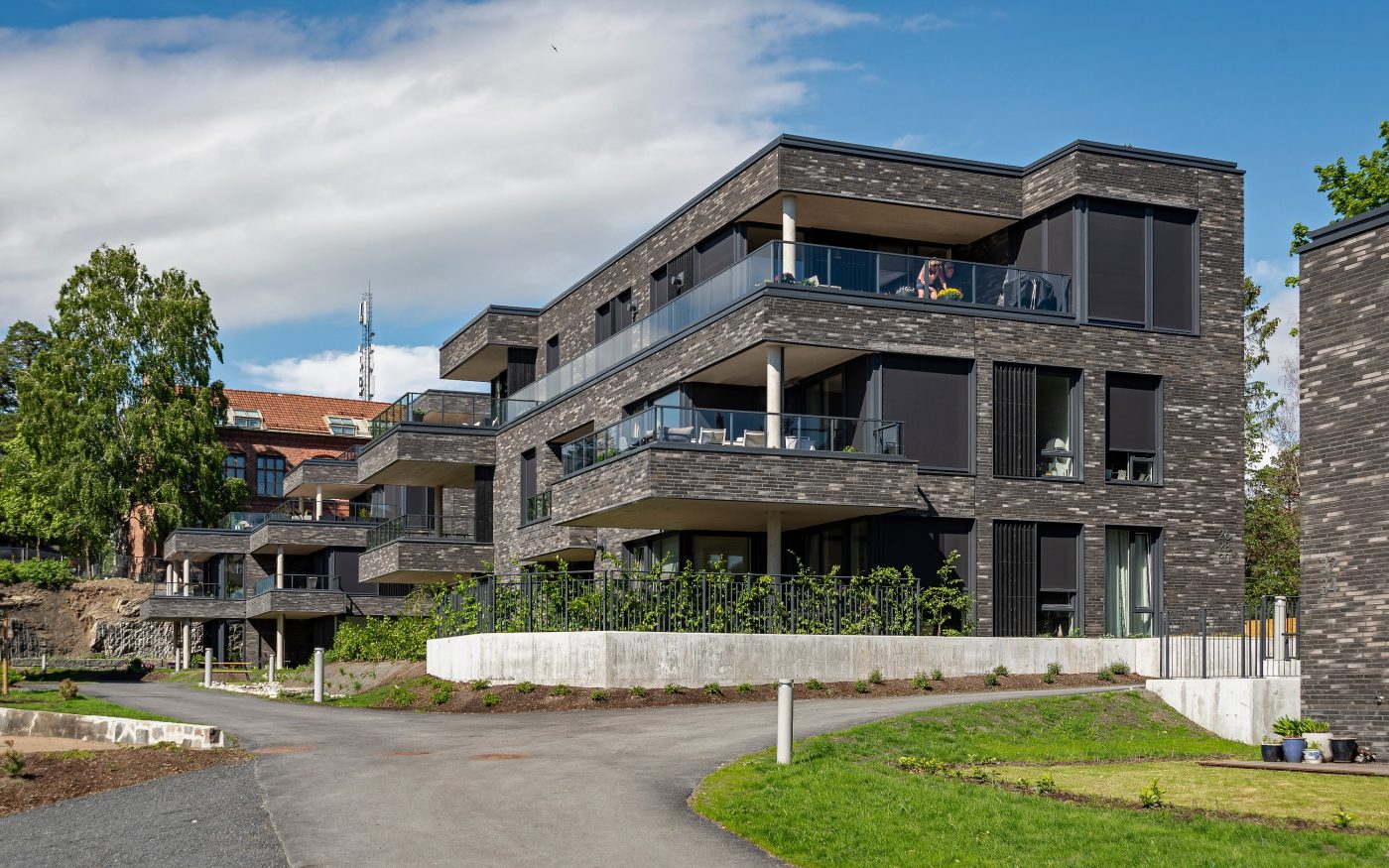 Logement collectif Veritas Have  à Asker Norvège avec la brique de parement Terca Linnaeus Noir Graphite