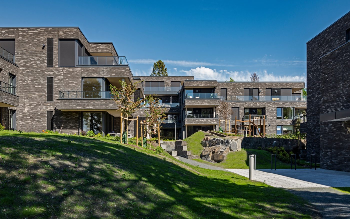 Logement collectif Veritas Have  à Asker Norvège avec la brique de parement Terca Linnaeus Noir Graphite