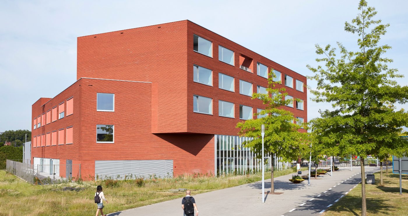 Ecole à Kortrijk avec la brique de parement Terca Marona Rouge extra