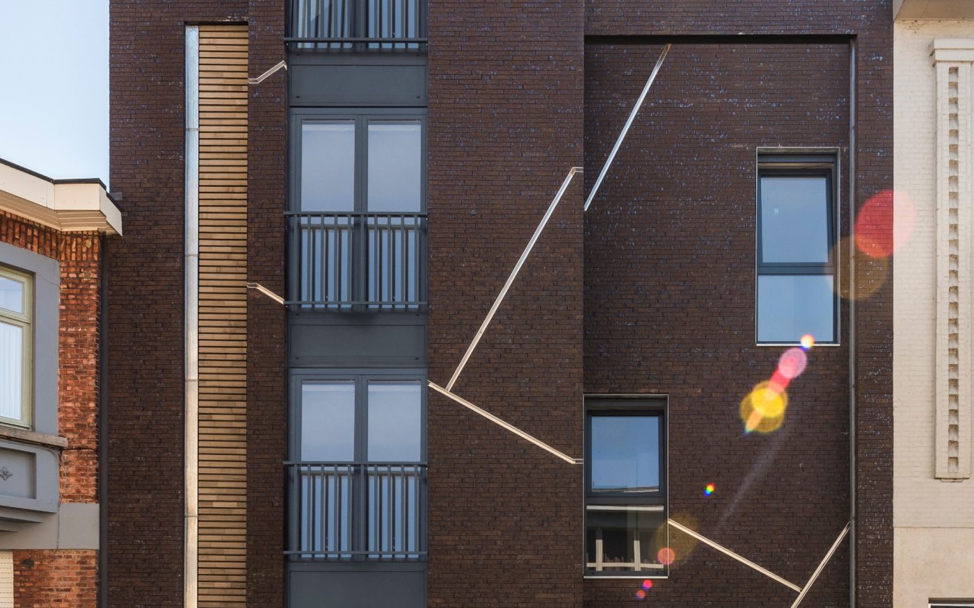 Logements collectifs à Willebroek avec la brique Marono brun extra E1 et la tuile Actua Ardoisé