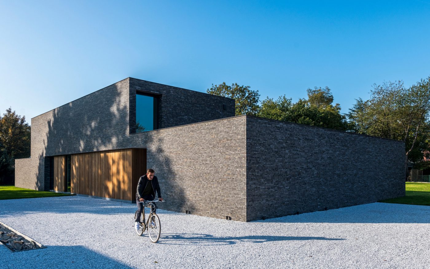 Photo d'une construction d'une maison familiale à Mariakerke, en Belgique, avec la Collection Métropolis Noir colonia
