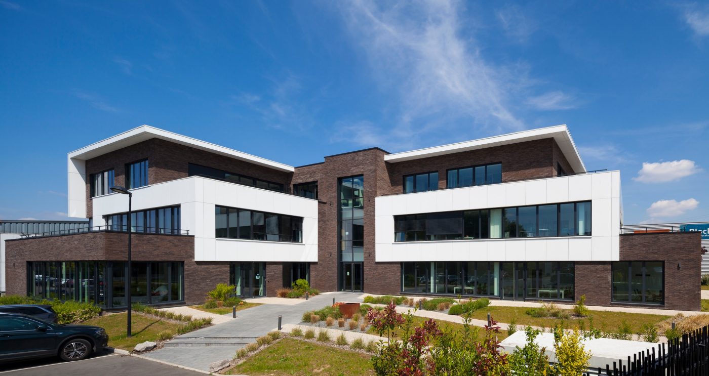 Immeuble de bureaux Le Pilat à Marcq-en-Baroeul avec la brique Pagus Iluzo brun-noir