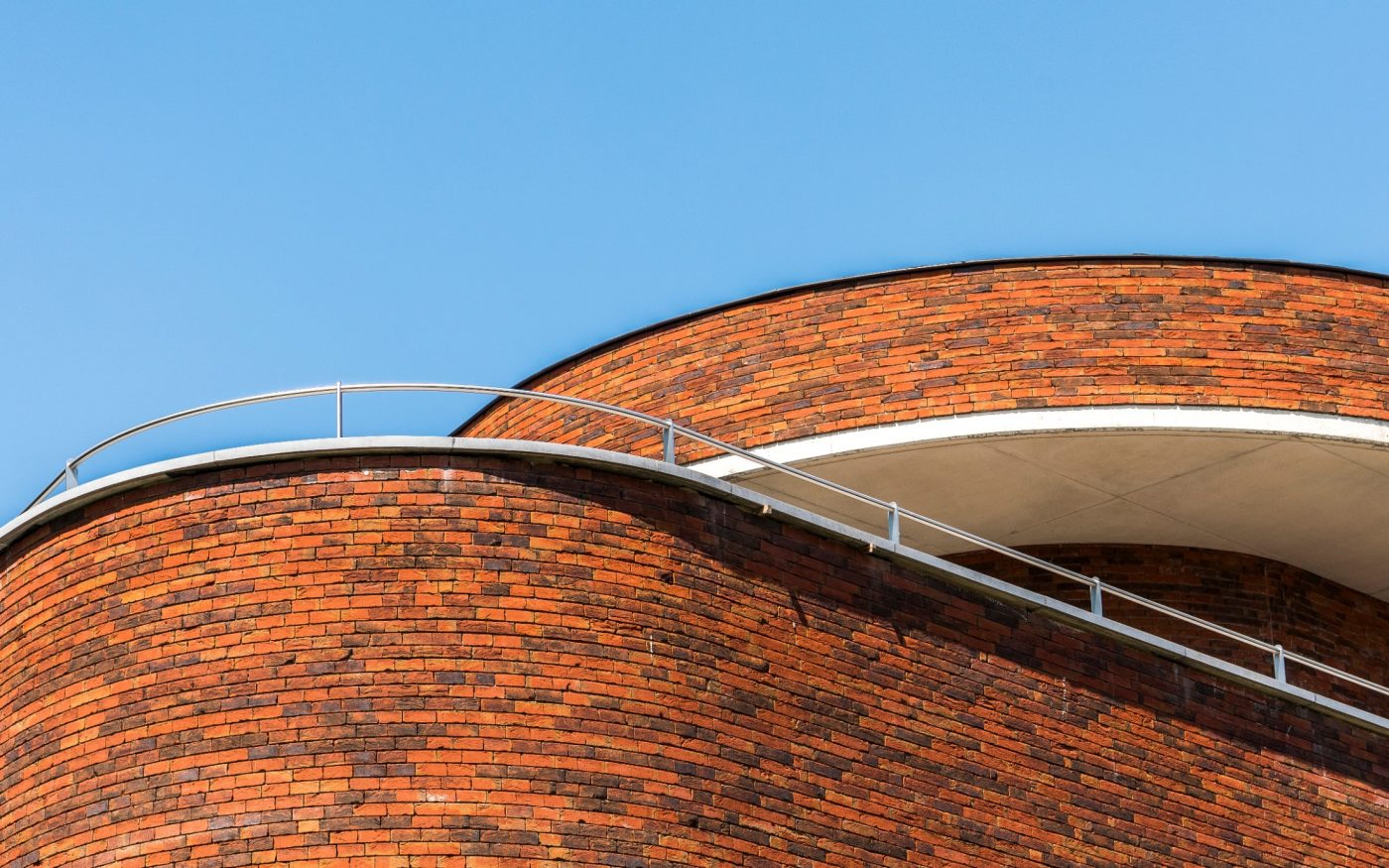 Logement collectif à Westerlo avec la brique Pagus Iluzo brun-rouge