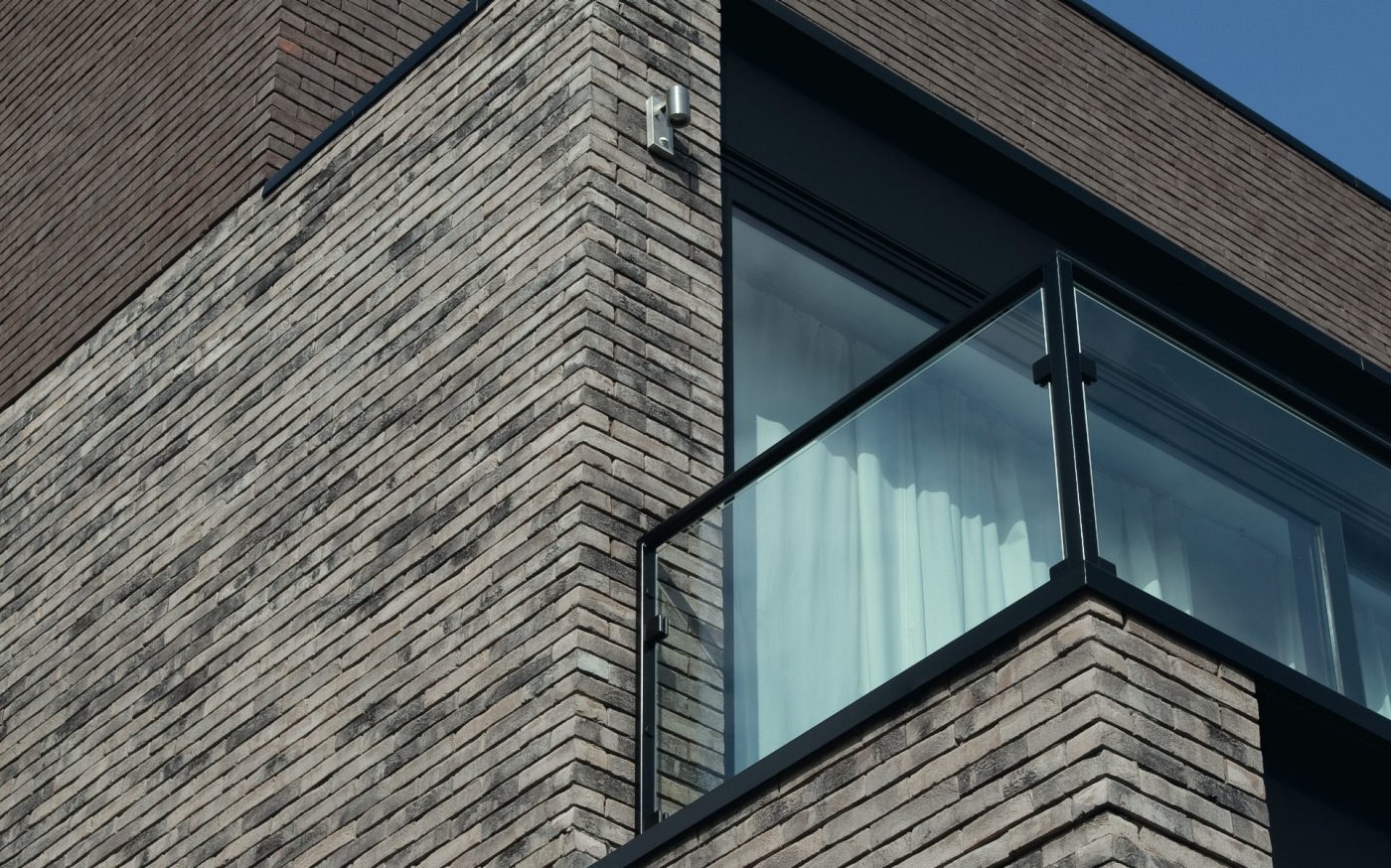 Maison individuelle à Maasmechelen avec la brique Pagus Iluzo Brun et gris-noir