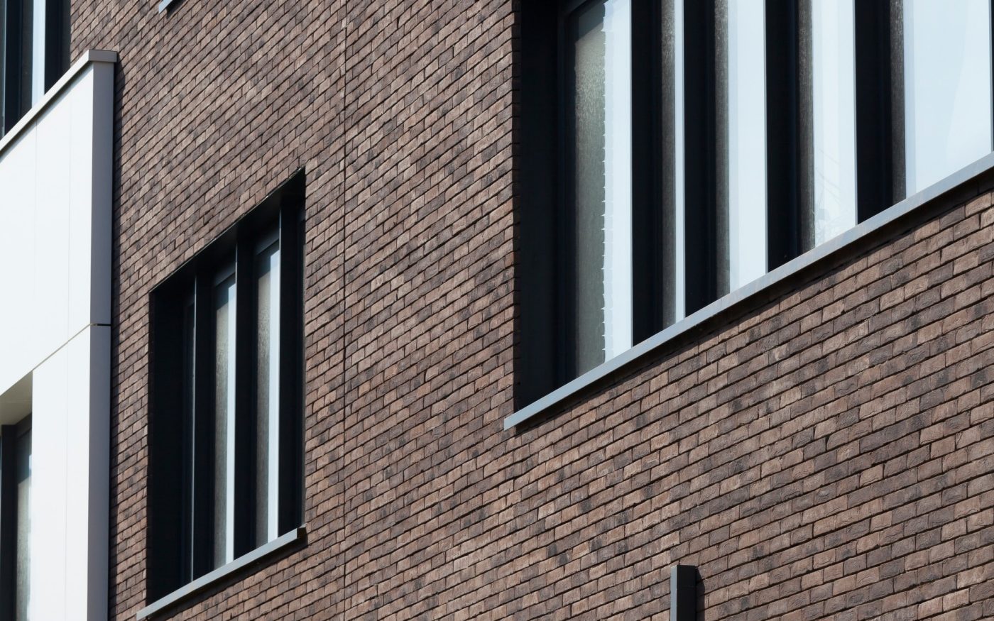 Immeuble de bureaux Le Pilat à Marcq-en-Baroeul avec la brique Pagus Iluzo brun-noir