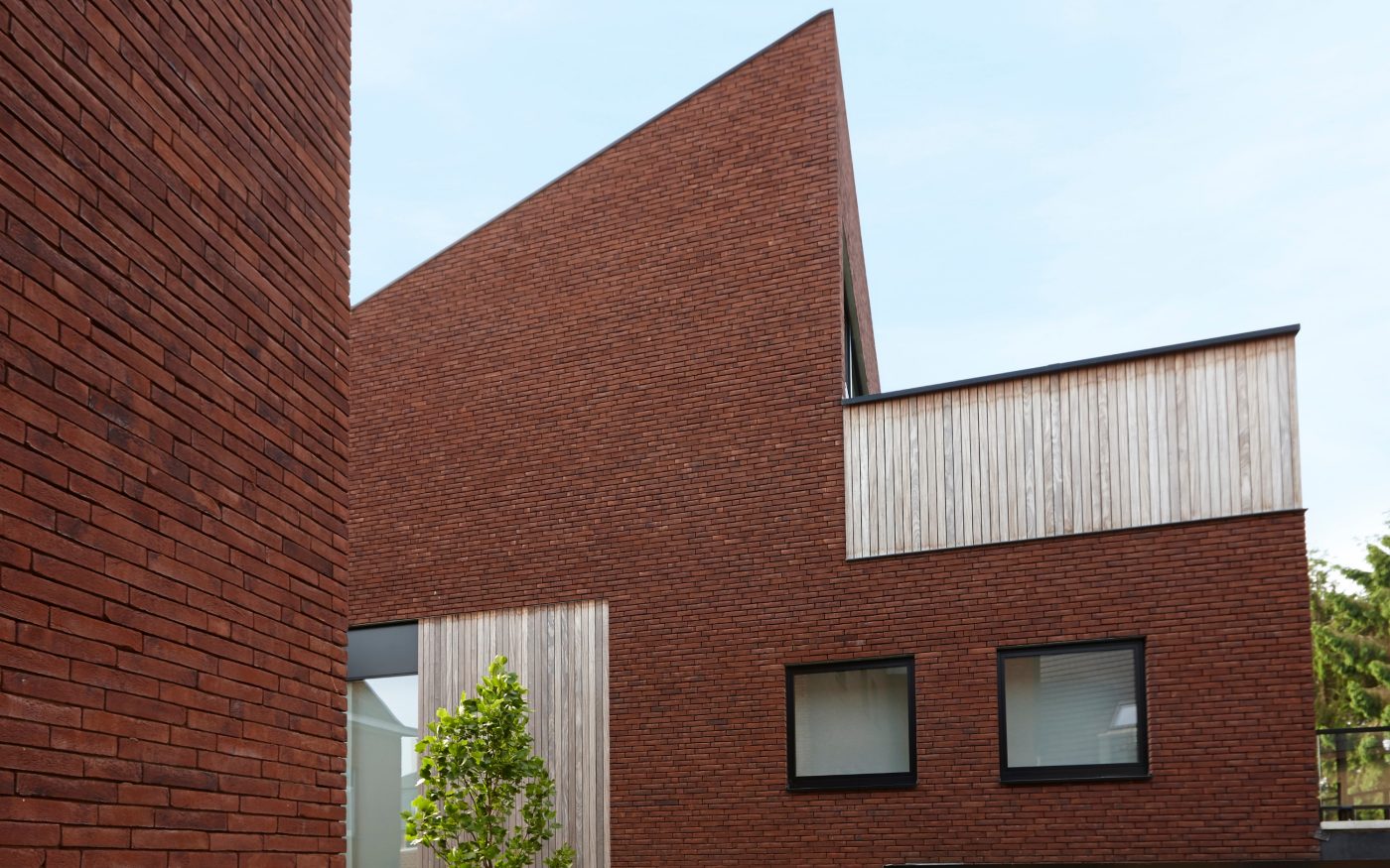 Logements collectifs à Merendree avec la brique Pagus Iluzo pourpre