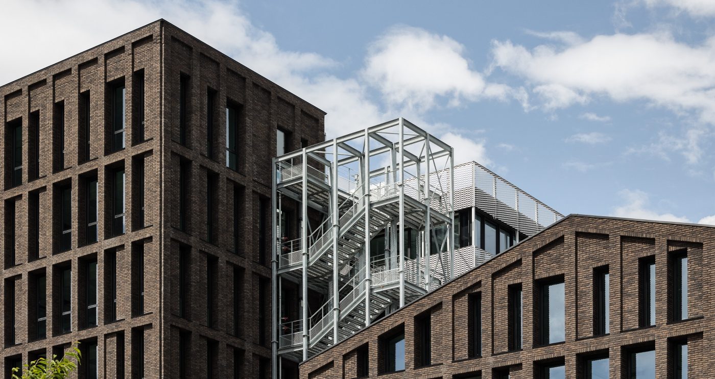 Ilôt Commerce Hôtel et bureaux à Bordeaux avec la brique Pagus brun-noir