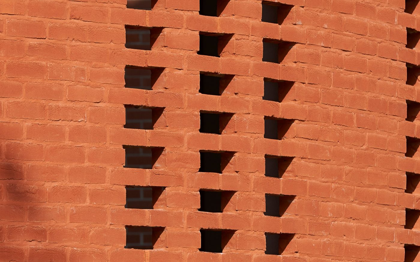 Bureaux avec la brique Pagus rouge foncé et Forum prata