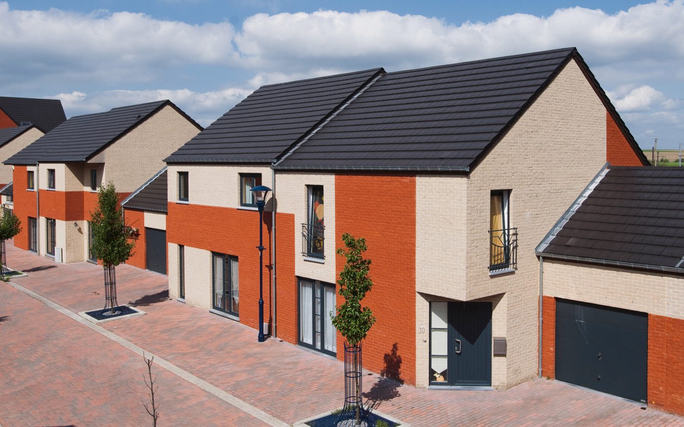 Logements collectifs à Pont-à-Celles avec la brique Pagus rouge foncé et Forum prata