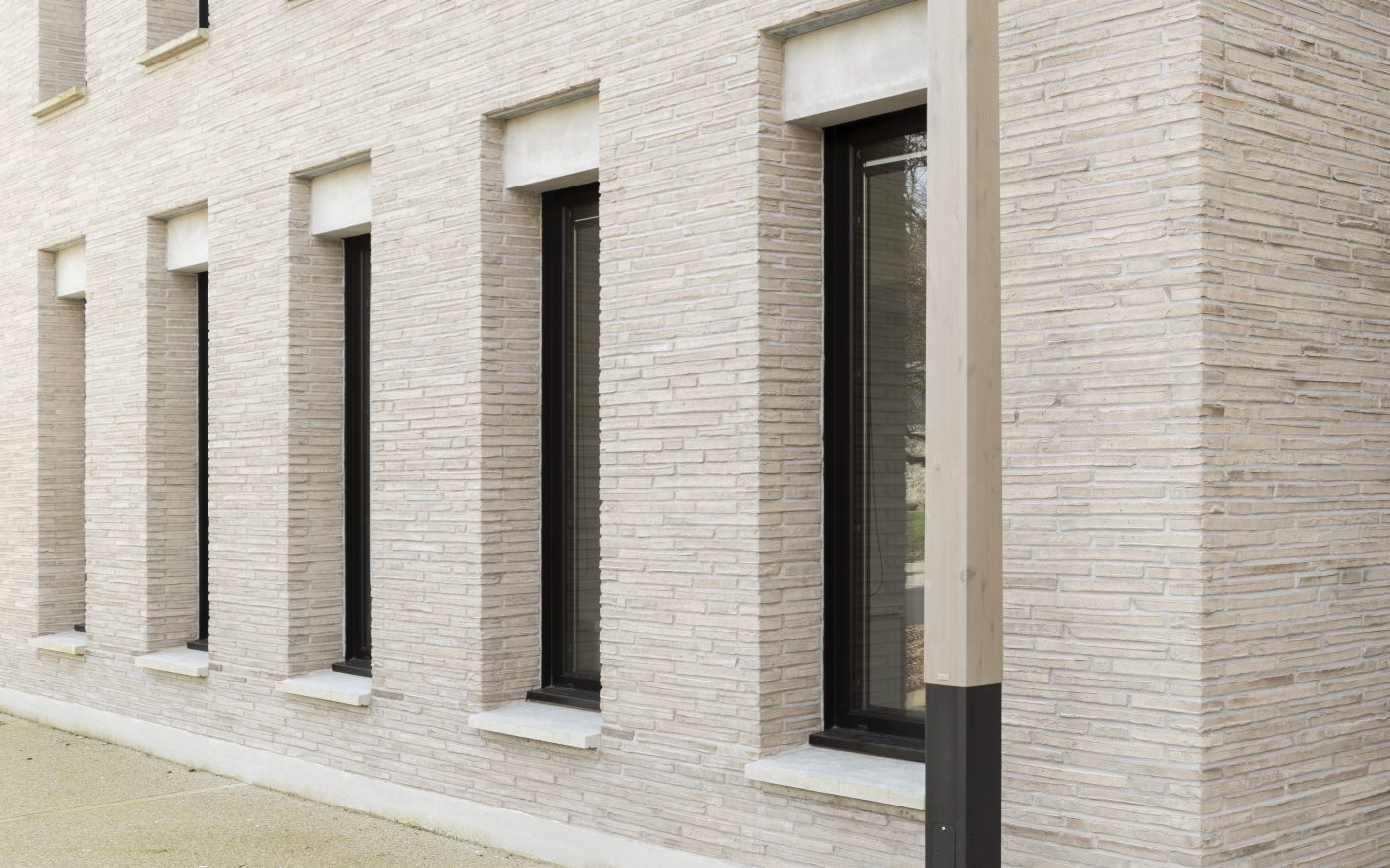 Pôle de Santé Simone IFF à Alencon réalisé avec des briques de parement MAAX 1.109 & 1.118