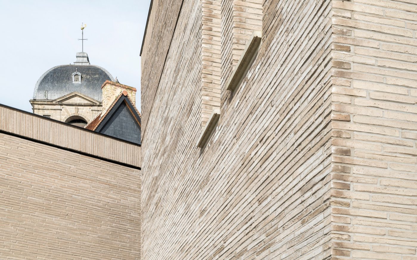 Pôle de Santé Simone IFF à Alencon réalisé avec des briques de parement MAAX 1.109 & 1.113