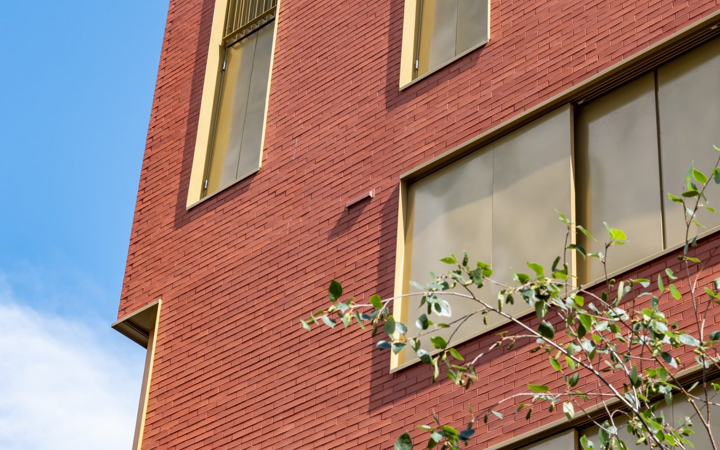 Logement collectif à Epinay avec la collection Terre Teinte Rouge