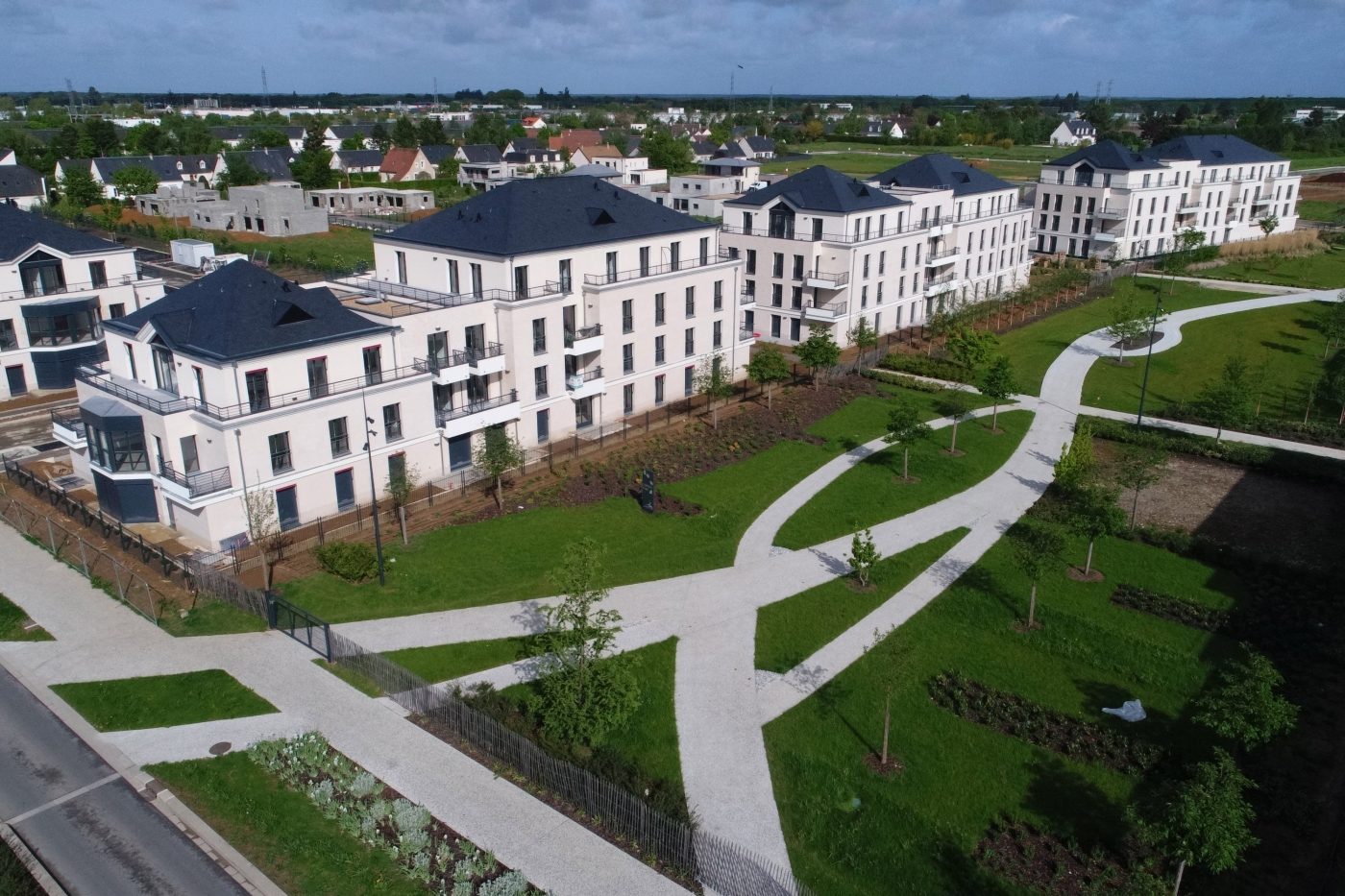 Logements collectifs sur 3 étages. Résidence Les Allées Royales. 37 540 St Cyr Sur Loire. Porotherm CITIbric