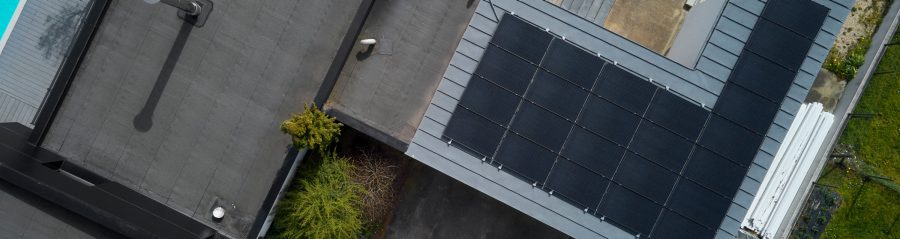 Maison individuelle à Saint Malo du Bois avec pose de 24 panneaux solaires Solterre PV en joint debout