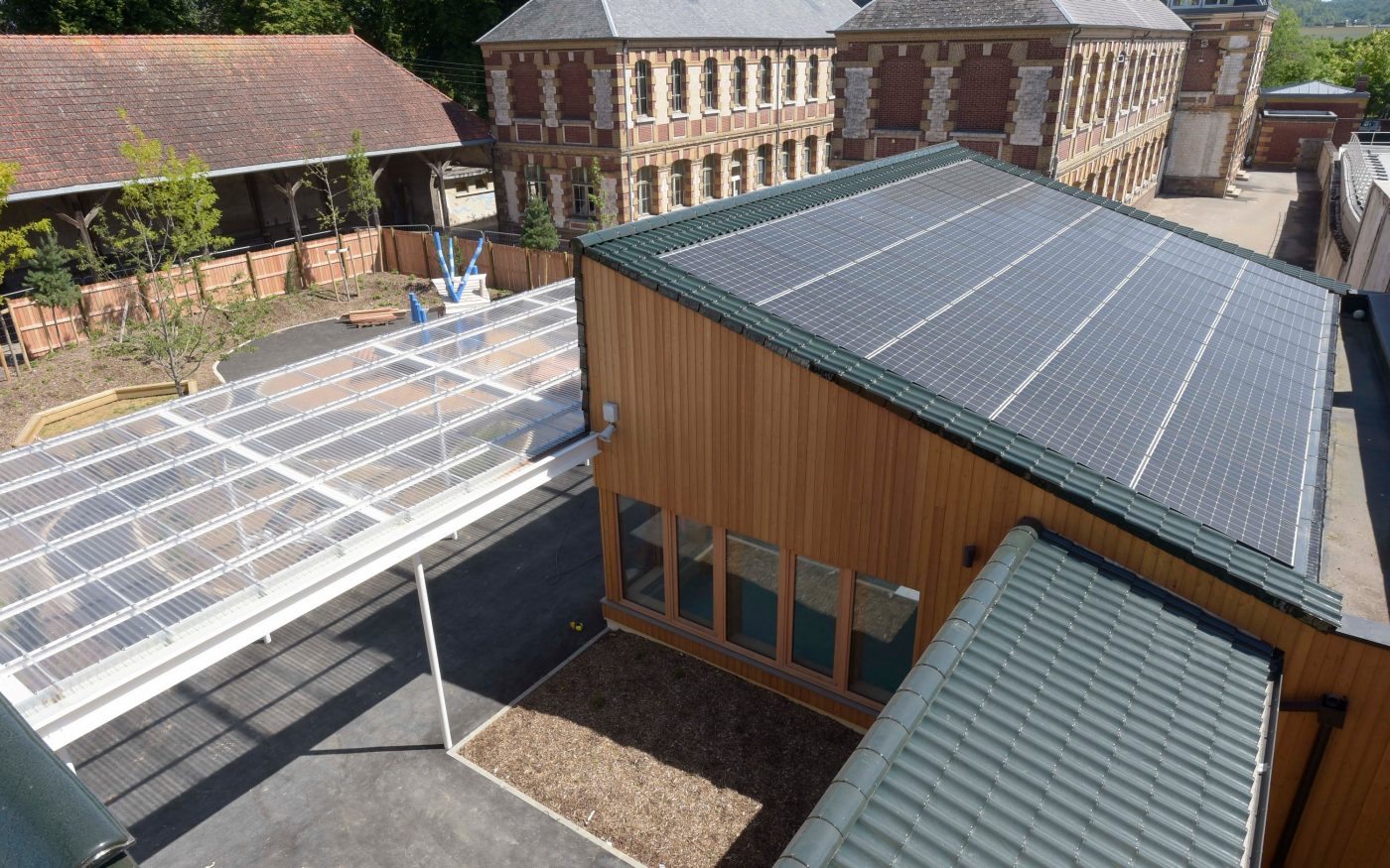 Ecole de Louviers réalisée avec des panneaux Solterre PV Premium Nord