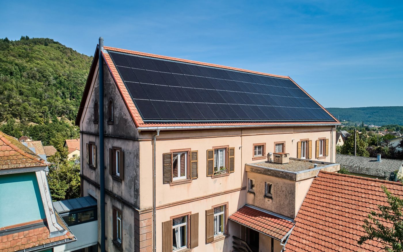Ecole/Mairie de Lautenbach-Zell rénovée avec des panneaux solaires Solterre Premium TP