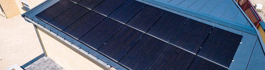 Maison individuelle à Amange réalisée avec des panneaux SOLTERRE PV en joint debout