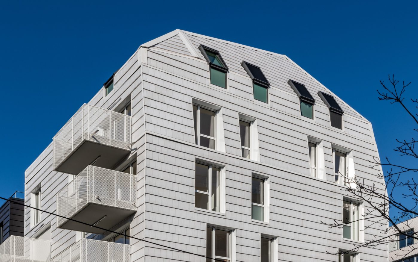 Logements collectifs Rue Binet avec les tuiles Actua Blanc titane et Gris titane