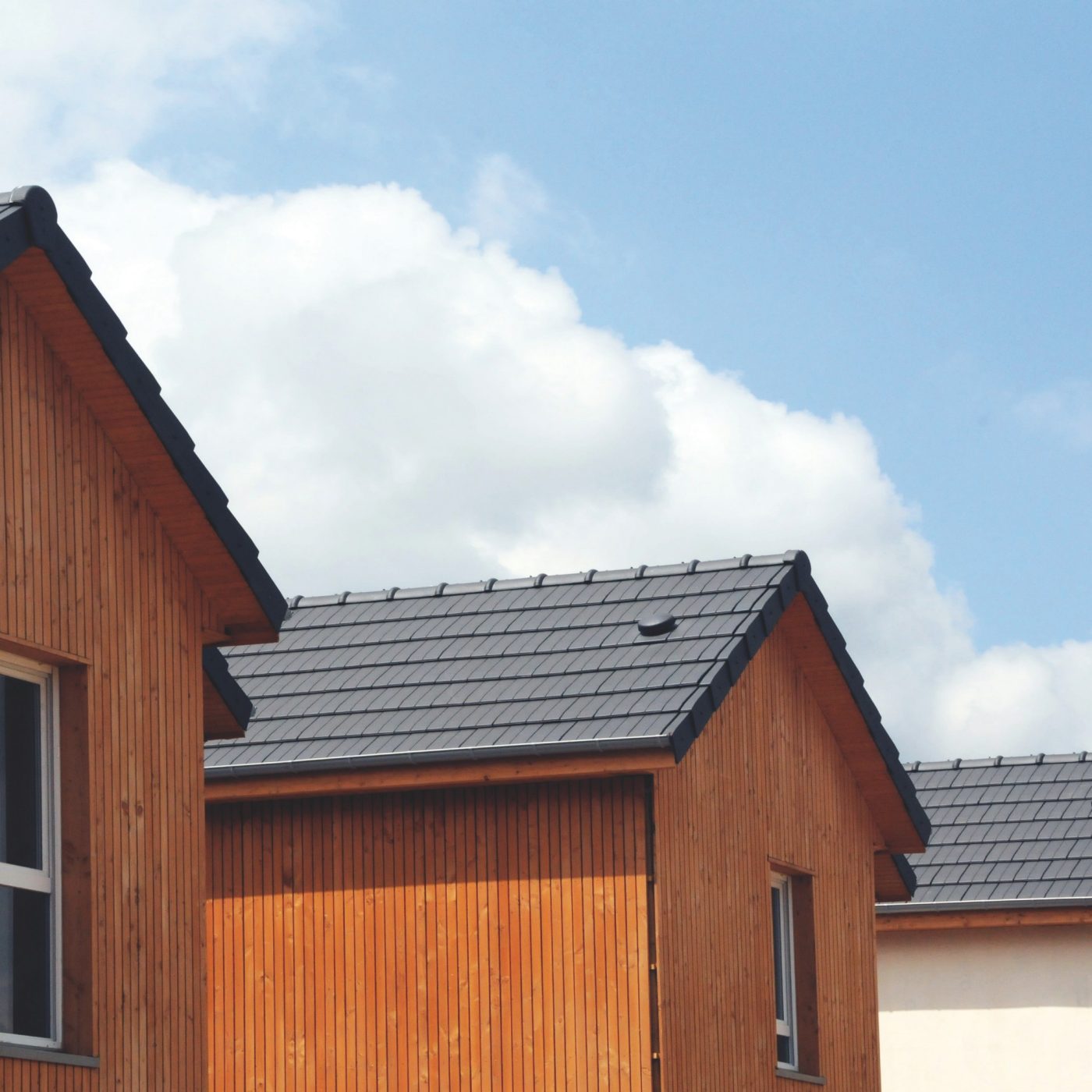 Maisons de ville en bande à Notre Dame de Gravenchon réalisées avec des tuiles Volnay PV ardoisé
