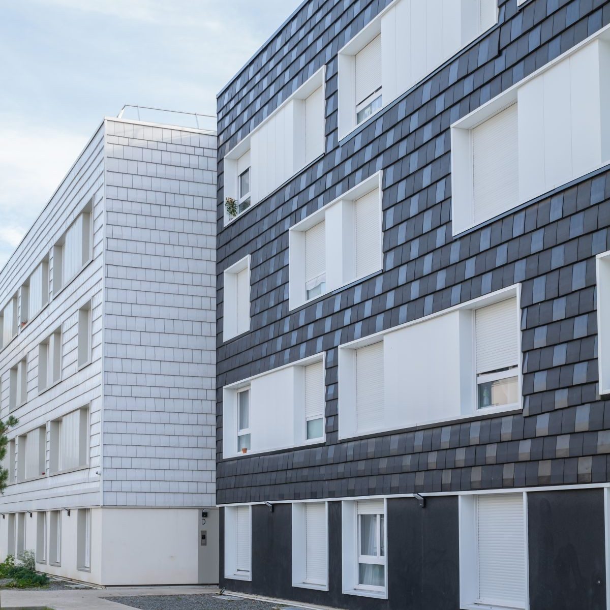 Résidence Saint Exupéry à Sartrouville réalisée avec des tuiles Actua ardoisé coloris gris titane et blanc