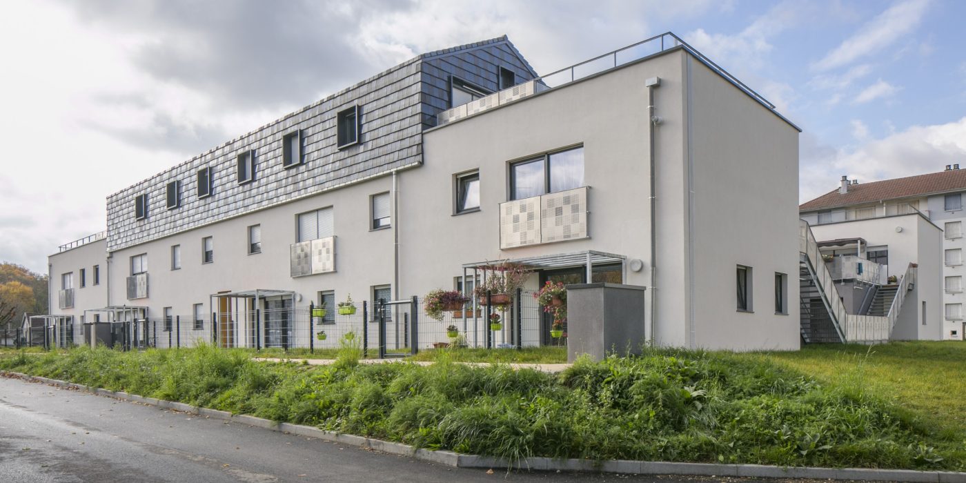 Logements semi collectifs - Brique Porotherm CITEbric. Tuile Koramic Datura Ardoisé, Gris Noir Emaillé Mat.