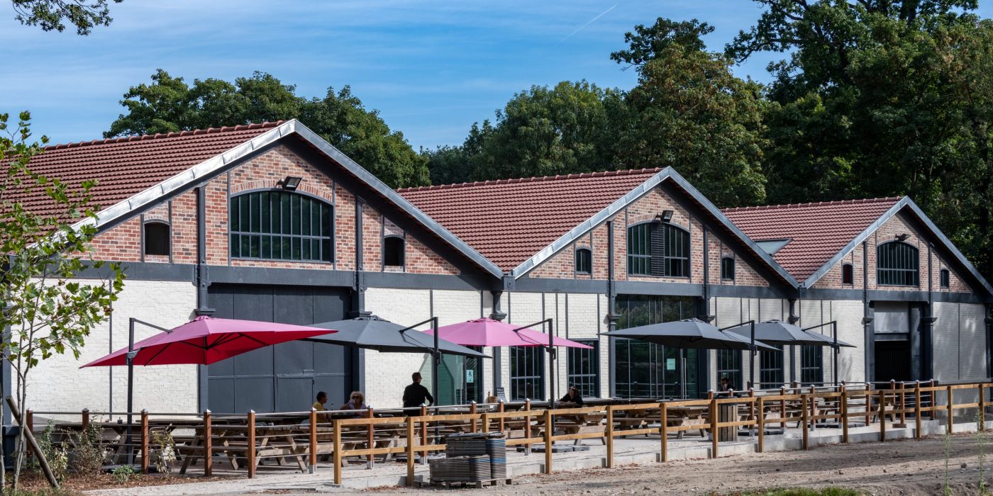 Centre équestre - Mega rouge