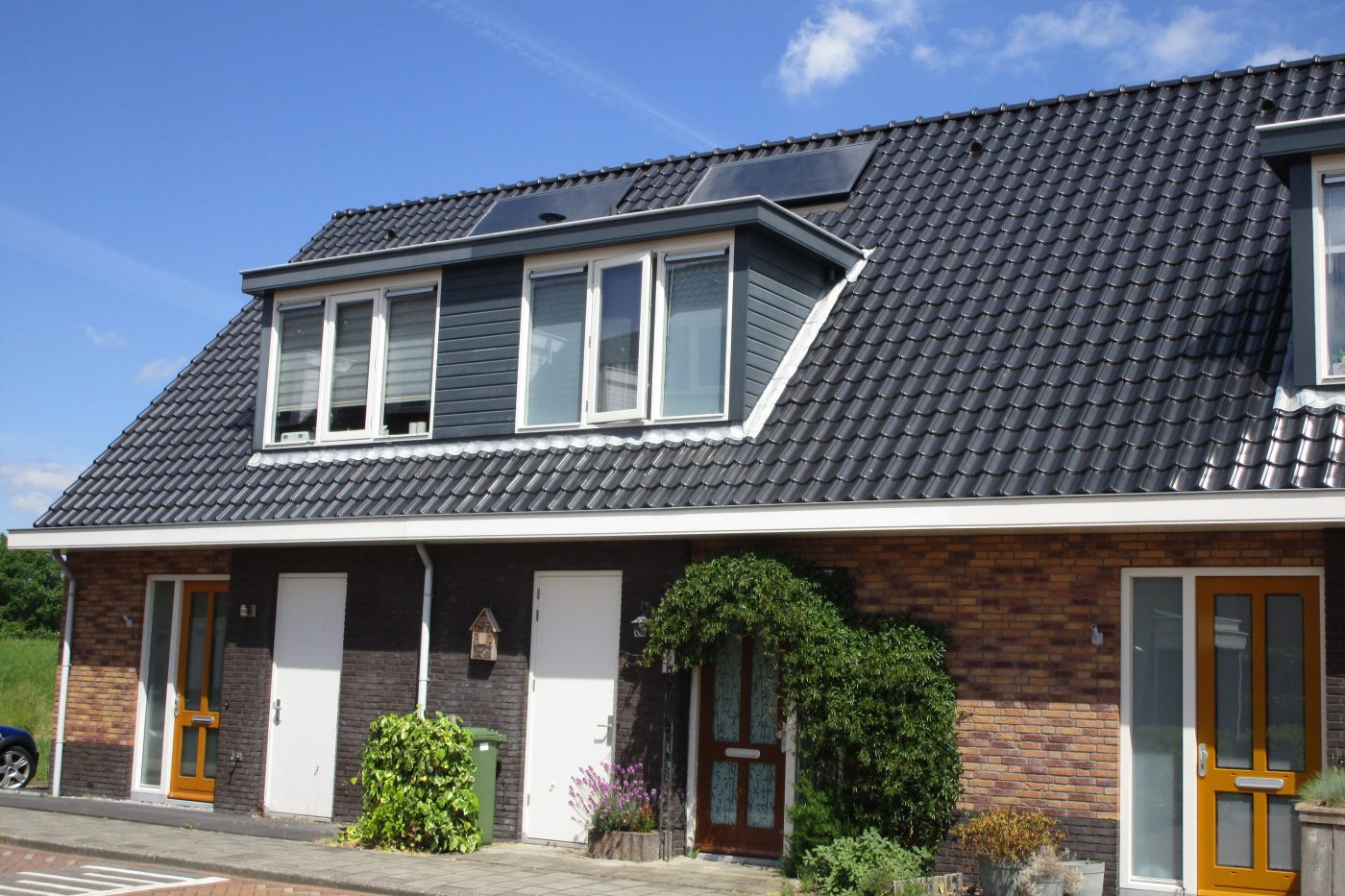 Maison individuelle - Tuile VHV Vario Noir emaille mat