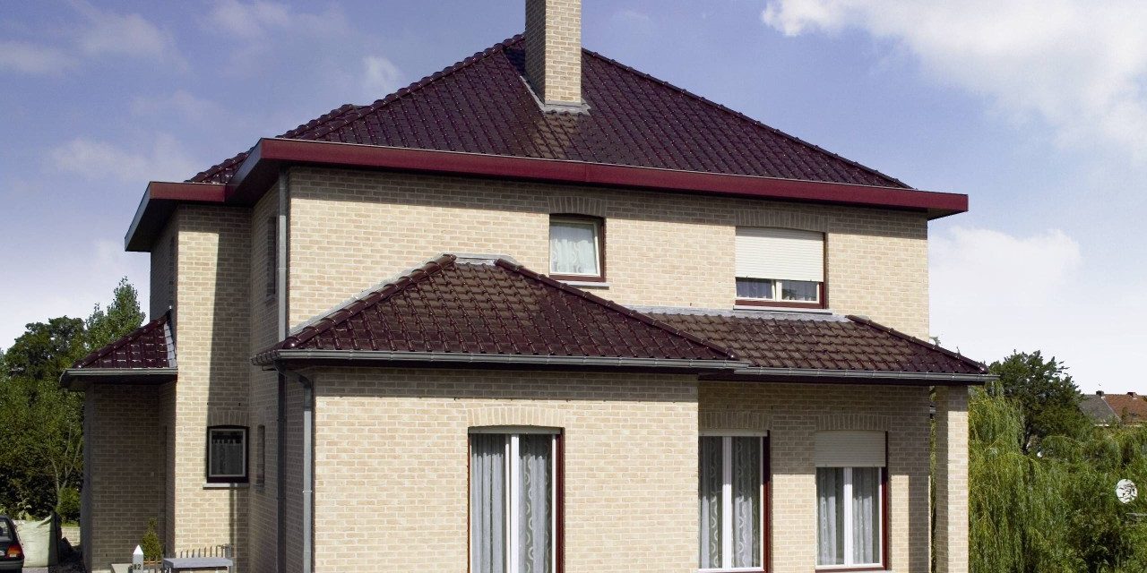 Maison individuelle - Tuile Tempête 993 lie-de-vin émaillé