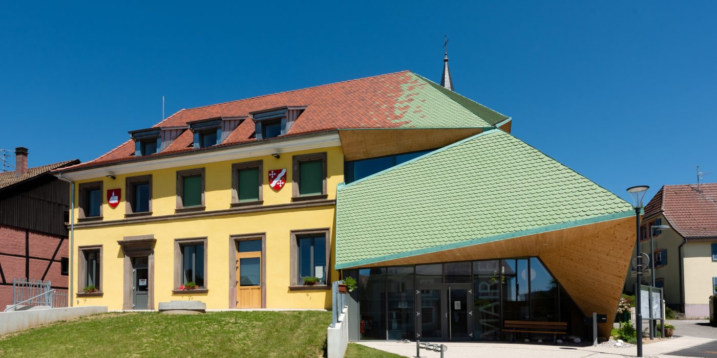 Mairie de Bernwiller aux tuiles Plate 18x 38 Ecaillé Nuancé et vert sur-mesure