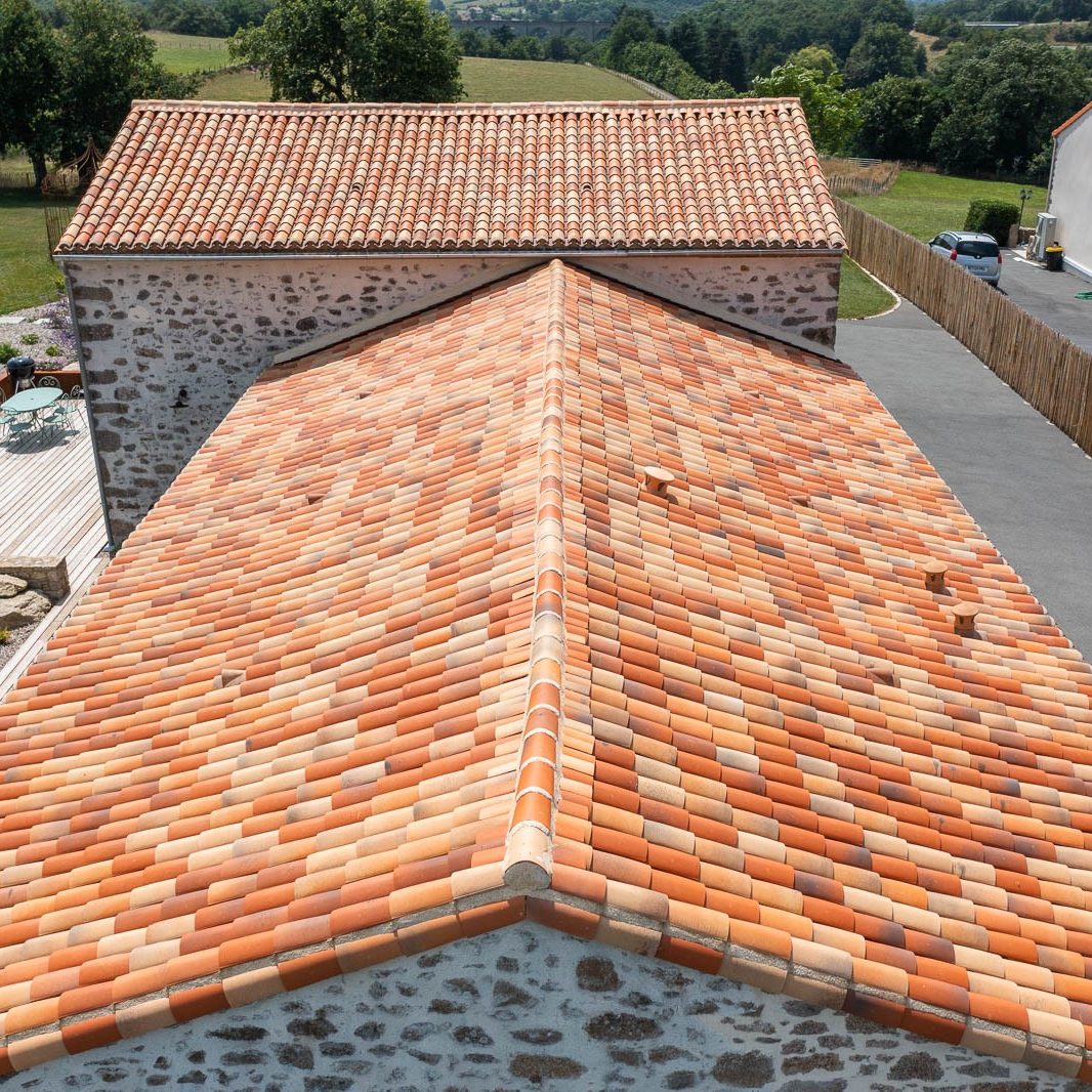 Maison individuelle à Mortagne-sur-Sevre réalisée avec des tuiles Canalaverou Evo