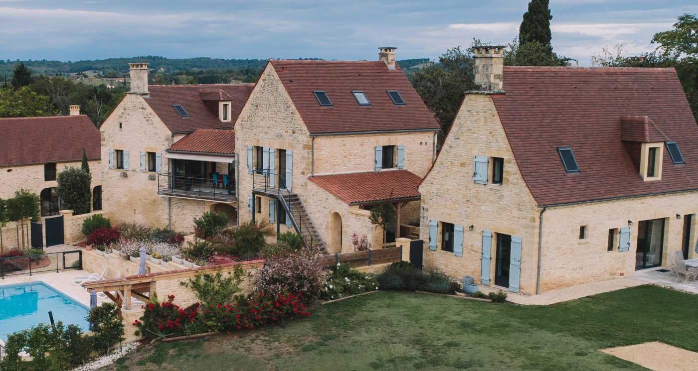 Rénovation du Domaine de la Malonie à Sarlat la Canéda avec des tuiles Bocage et Romane Canal